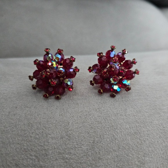 Ruby Red Crystal Aurora Borealis & Rhinestone Vintage Cluster‎ Clip On Earrings - Picture 2 of 13